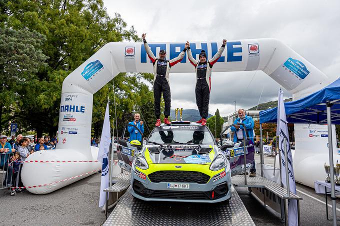 Veselje Jana Medveda in Izidorja Šavlja (ford fiesta rally4), ki sta z drugo zmago prevzela vodstvo v državnem prvenstvu.  | Foto: Uroš Modlic