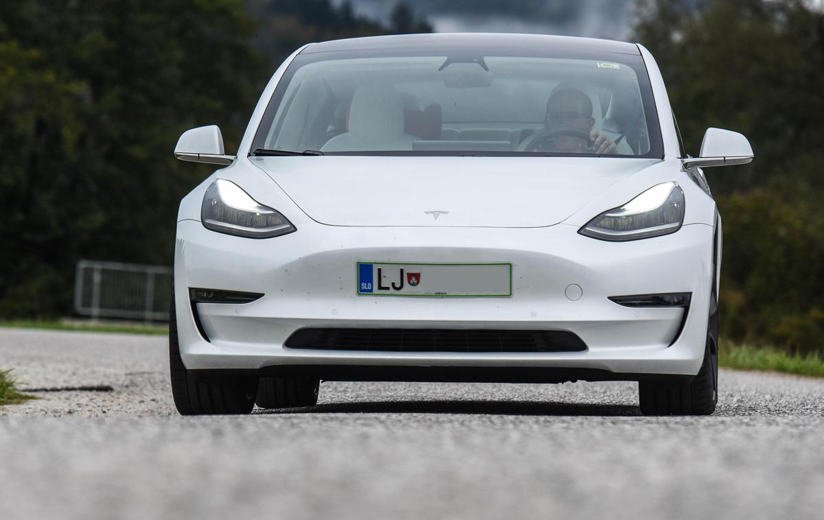 Tesla 3 | Tesla je v Franciji že začela prodajati modele 3, ki so jih izdelali na Kitajskem. | Foto Gašper Pirman