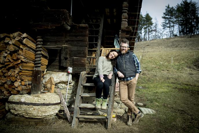 Ekološka kmetija Zvonik Tadej Pačnik Zulejka Javeršek ekokmetija | Svojo kmetijo danes vidita kot idealno okolje za vzgojo otrok. Prednost vidita tudi v svobodi bivanja in življenja, prav tako si na kmetiji sam svoj šef in si sam kreiraš dan. | Foto Ana Kovač