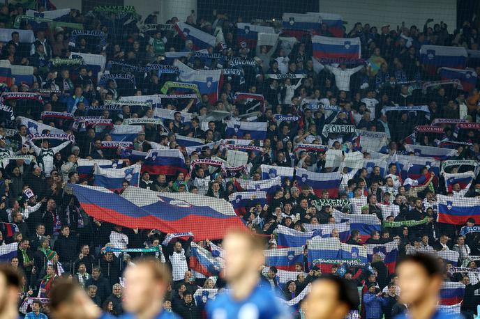 Stožice Slovenija navijači | Na Euru v Nemčiji bo slovensko reprezentanco na vsaki izmed treh tekem skupinskega dela spremljalo najmanj 10 tisoč slovenskih ljubiteljev nogometa. | Foto www.alesfevzer.com