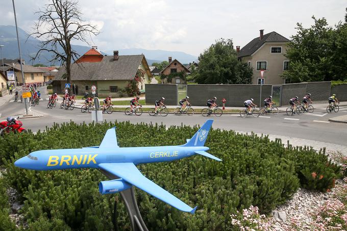 Sredi druge etape še ni kazalo, da se bo razpletalo na mokrih cestah. A nato je prišla nevihta. | Foto: Vid Ponikvar