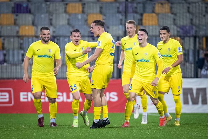 Domžalčani so vštevši pokal vstopili v zmagoviti niz. Po Iliriji in Mariboru so premagali še Gorico, in to kar s 5:1. | Foto: Blaž Weindorfer/Sportida