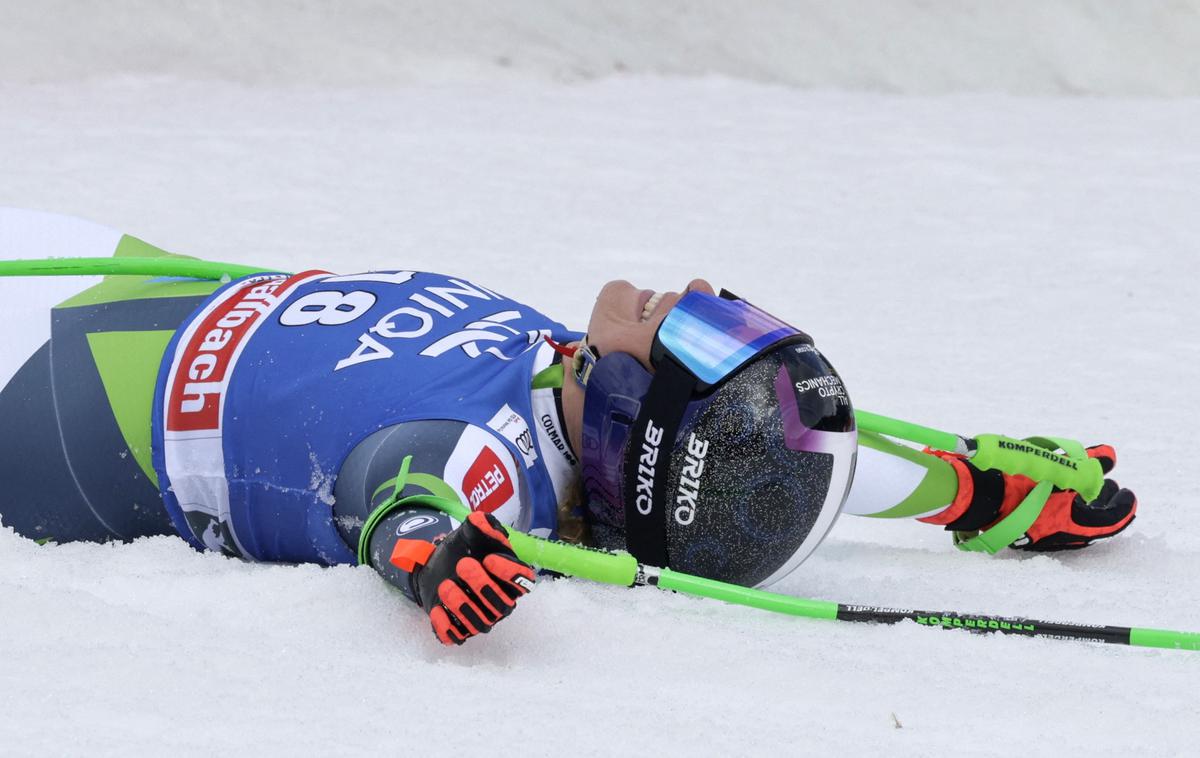 Ilka Štuhec | Ilka Štuhec je bila na zadnjem smuku druga. Od sreče je padla po tleh. | Foto Reuters