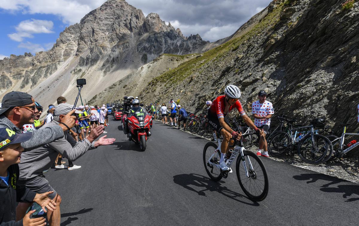 Warren Barguil | Zaradi okužbe z novim koronavirusom se z Dirke po Franciji poslavlja tudi Francoz Warren Barguil iz ekipe Arkea Samsic.  | Foto Guliverimage