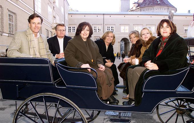 Von Trappovi otroci leta 2000, od leve proti desni: Nicholas Hammond (Friedrich), Duane Chase (Kurt), Debbie Thurner (Martha), Angela Cartwright (Brigitta), Charmian Carr (Liesl), Kym Gareth (Gretl) in Heather Menzis (Louisa). | Foto: Reuters