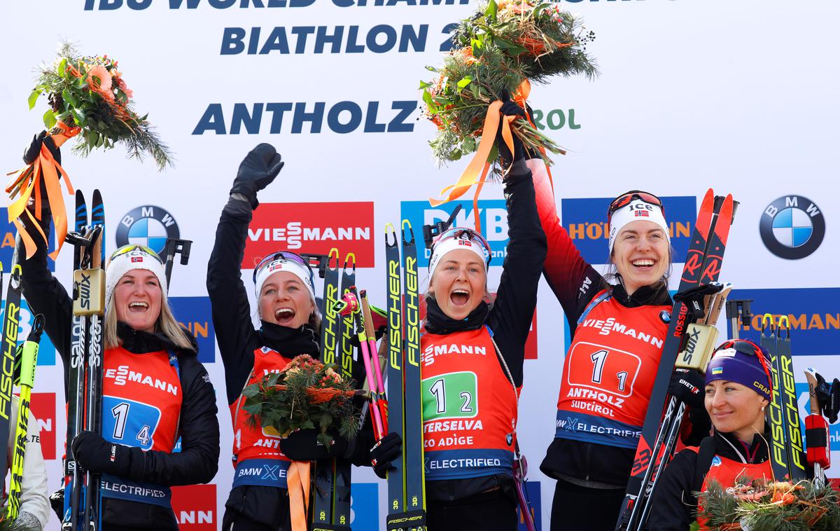 biatlon norvežanke | Norvežanke slavijo štafetni naslov svetovnih prvakinj. | Foto Reuters