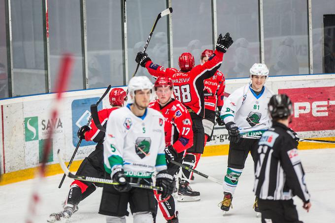 Olimpija se je v dveh minutah vrnila v igro, a preobrata ji ni uspelo prirediti. Jeseničani vodijo z 1:0 v zmagah. | Foto: Žiga Zupan/Sportida