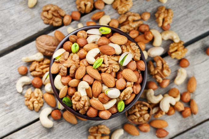 wooden-bowl-with-mixed-nuts-wooden-gray-surface_1200 | Foto: Terme Šmarješke Toplice