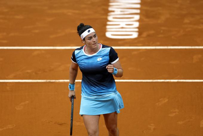 Tunizijka Ons Jabeur, prva arabska igralka, ki se je prebila v top 10, je premagala nekdanjo prvo igralko sveta Simono Halep. | Foto: Reuters