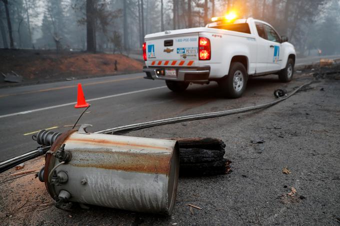 Podjetje PG & E naj bi bilo po podatkih kalifornijskih gasilcev odgovorno za 21 večjih požarov v severni Kaliforniji lansko jesen, vsaj 17 so jih povzročili daljnovodi in druga oprema, ki so v lasti podjetja Pacific Gas and Electric Company. | Foto: Reuters