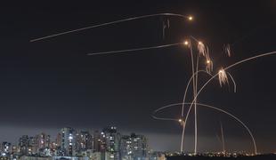 Hamasovo oboroženo krilo izvedlo raketni napad na Tel Aviv #video