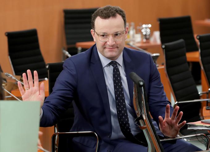 Nemški minister za zdravje Jens Spahn je v nedeljo posvaril, da bi lahko razvoj cepiva proti novemu koronavirusu trajal leta.  | Foto: Reuters