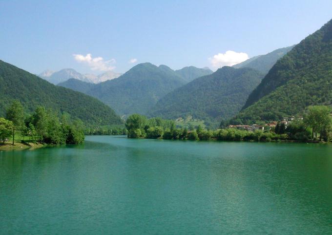 Kolesarska trasa ob reki Soči je razkošna paša za oči. | Foto: 