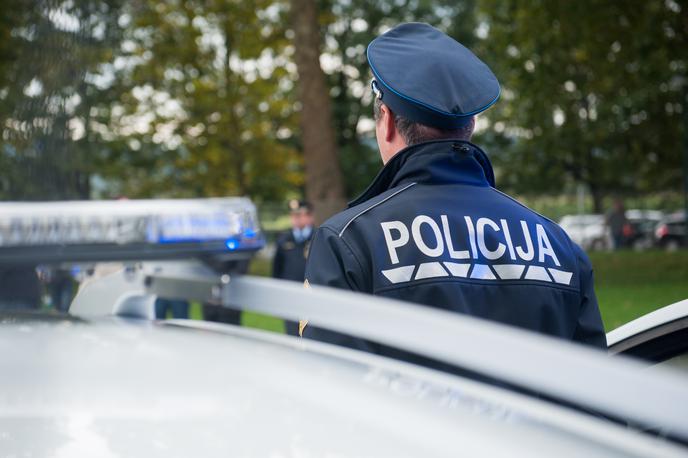 slovenska policija | Policisti so zoper 57-letnika uporabili prisilna sredstva. | Foto Siol.net