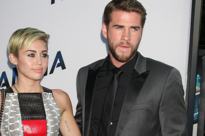 miley cyrus, liam hemsworth | Foto Cover Image