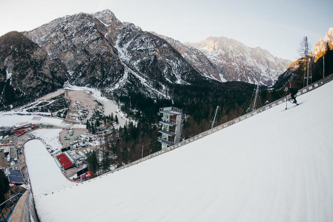 Miha Glavič Planica | Miha Glavič se je zadnji dan planiškega praznika s snežnim kolesom spustil po planiški velikanki. Z najvišjo doseženo hitrostjo 128,58 km/h je postavil nov svetovni hitrostni rekord. Lanski, postavljen v Španiji, je znašal 98 km/h. | Foto Klemen Humar