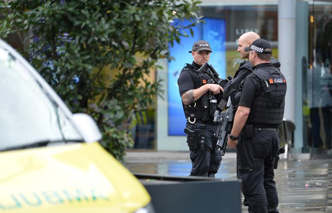 Policija je napadalca že prijela in zaprla območje napada. | Foto: Reuters