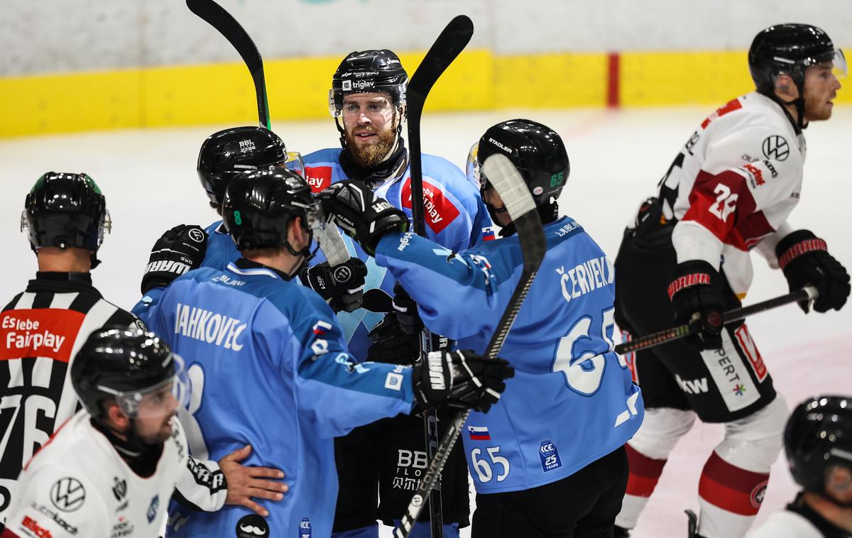 ICEHL: HK Olimpija Ljubljana - Pioneers Vorarlberg | Olimpija je s 4:2 premagala Pioneers Vorarlberg. | Foto Aleš Fevžer