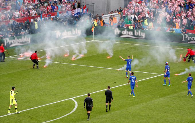 Izgredi v Saint Etiennu 18. junija letos | Foto: Reuters