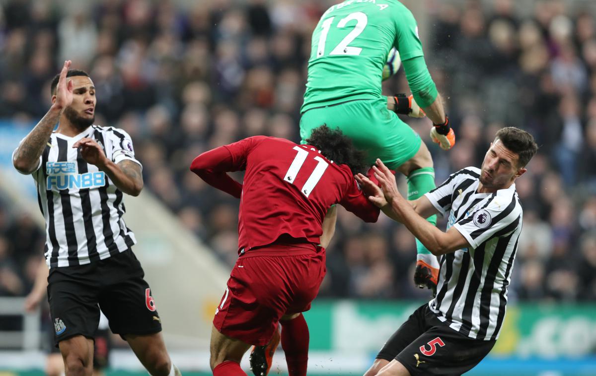 Mohamed Salah | Mohamed Salah je v 69. minuti tekme trčil z vratarjem Newcastla. | Foto Reuters