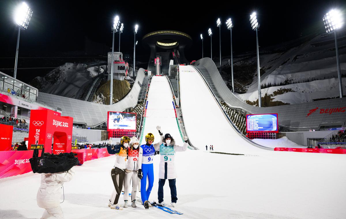 Bogataj Križnar Prevc Zajc | Slovenci na tekmi zmešnjav spisali zgodovino in osvojili zlato olimpijsko kolajno! | Foto Guliverimage