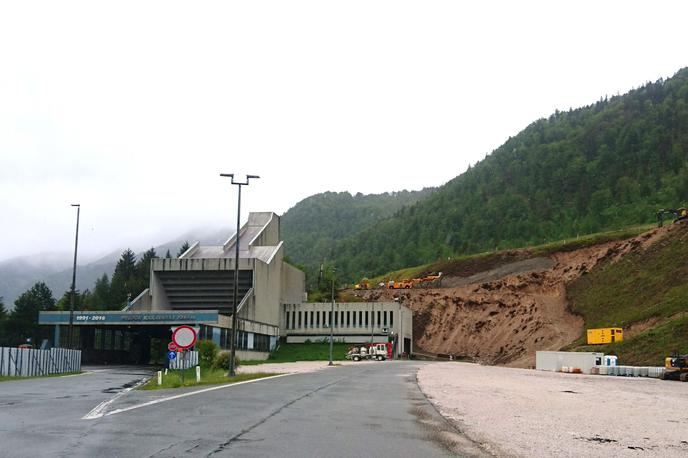 Gradnja druge cevi na Karavankah | Turški Cengiz, ki gradi drugo cev predora Karavanke, v Slovenijo zaradi epidemije covid-19 ne more pripeljati delavcev iz Turčije. | Foto DARS