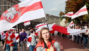 Beloruska policija nad protestnike z vodnim topom, več aretacij