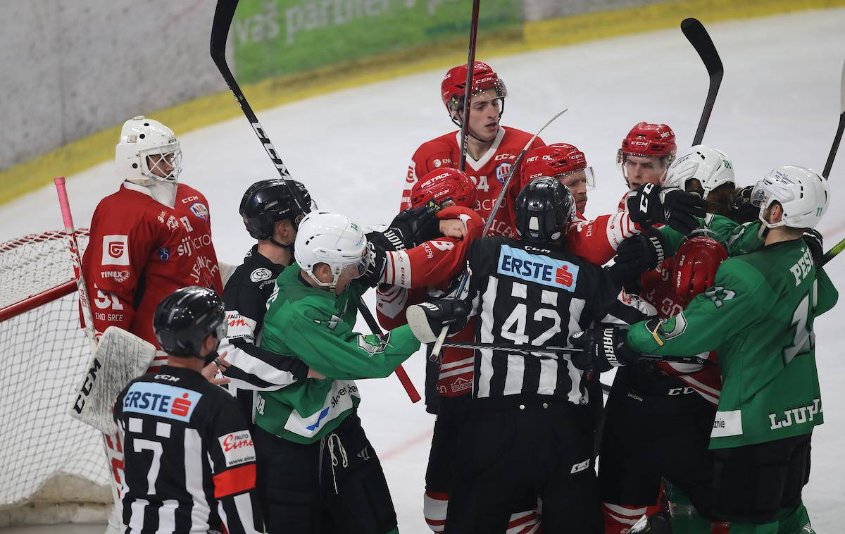 500. večni derbi: HK SŽ Olimpija - HDD Sij Acroni Jesenice | V jeseniških vratih bo v prihodnje stal Francoz Antoine Bonvalot. | Foto Matic Ritonja/Sportida