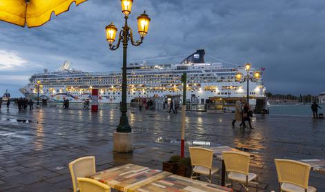 Križarke (in turiste) bodo iz Benetk preusmerili v Koper