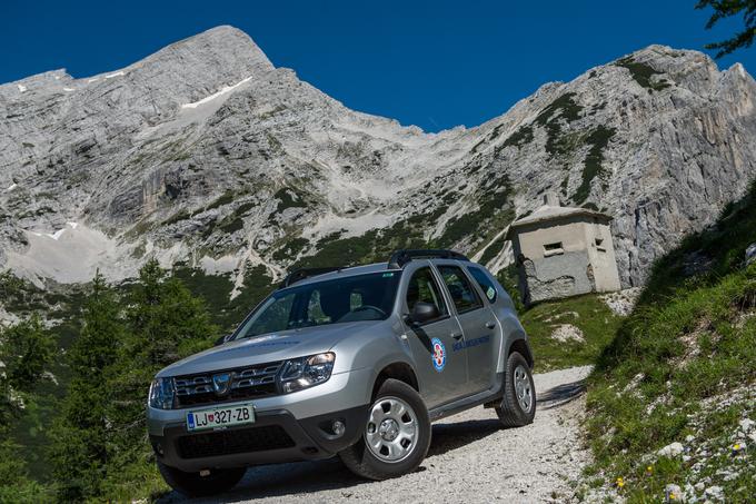 Cesta na Vršič in tudi mnoge druge serpentine, ki režejo pobočja predvsem nad dolino Soče, so nastale v času 1. svetovne vojne kot pomembne poti za oskrbovanje visokogorskega bojišča soške fronte. Gre za prave inženirske podvige s podpornimi zidovi in mojstrsko speljanimi  zavoji. To je dediščina človekove vztrajnosti in tehniške premoči ter opomin na eno največjih tragedij v zgodovini človeštva. | Foto: Klemen Korenjak