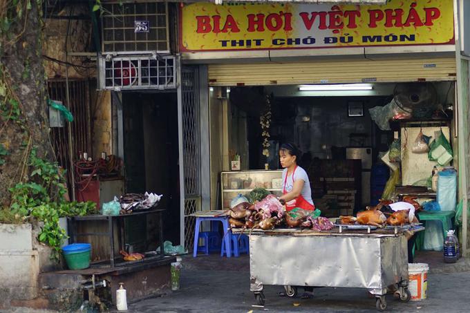 V Vietnamu je na določenih krajih še vedno mogoče naročiti pasje (in drugo z vidika marsikoga na Zahodu "eksotično") meso.  | Foto: Shutterstock