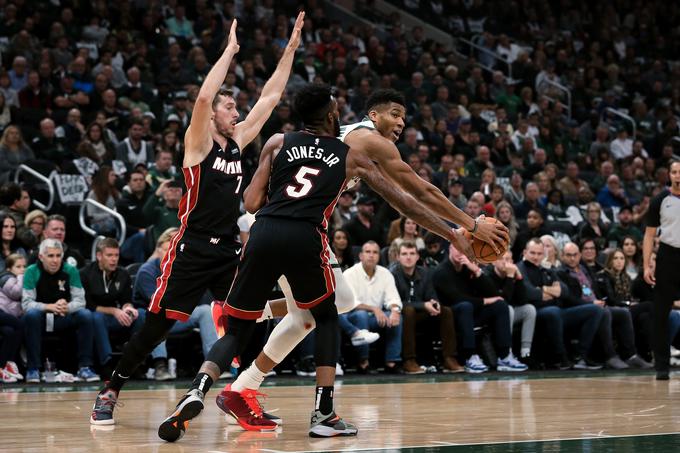 Derrick Jones Jr. in Dragić | Foto: Getty Images