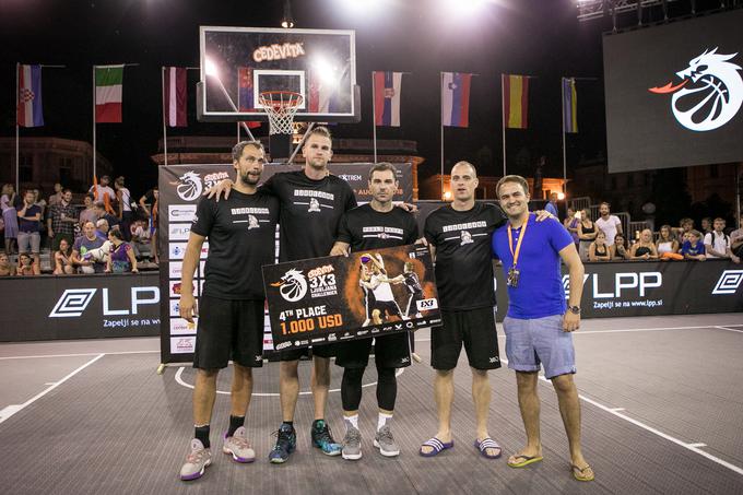 Ekipa Ljubljane je turnir končala na četrtem mestu. V polfinalu jo je izločil poznejši zmagovalec turnirja Cedevita 3x3 Ljubljana Challenger Amsterdam. | Foto: KZS