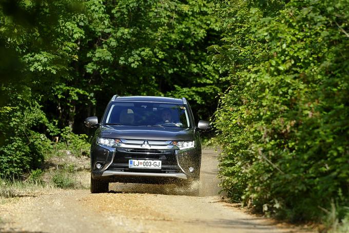 Odlično se izkaže na vseh poteh, morda s 4,7 metra dolžine še najmanj v tesnih naseljih, je pa odličen potovalnik na avtomobilskih cestah, prostorsko odličen družinski avtomobil, odličen pri lagodnem križarjenju med naselji in še boljši na slabih cestnih podlagah. | Foto: Jure Gregorčič