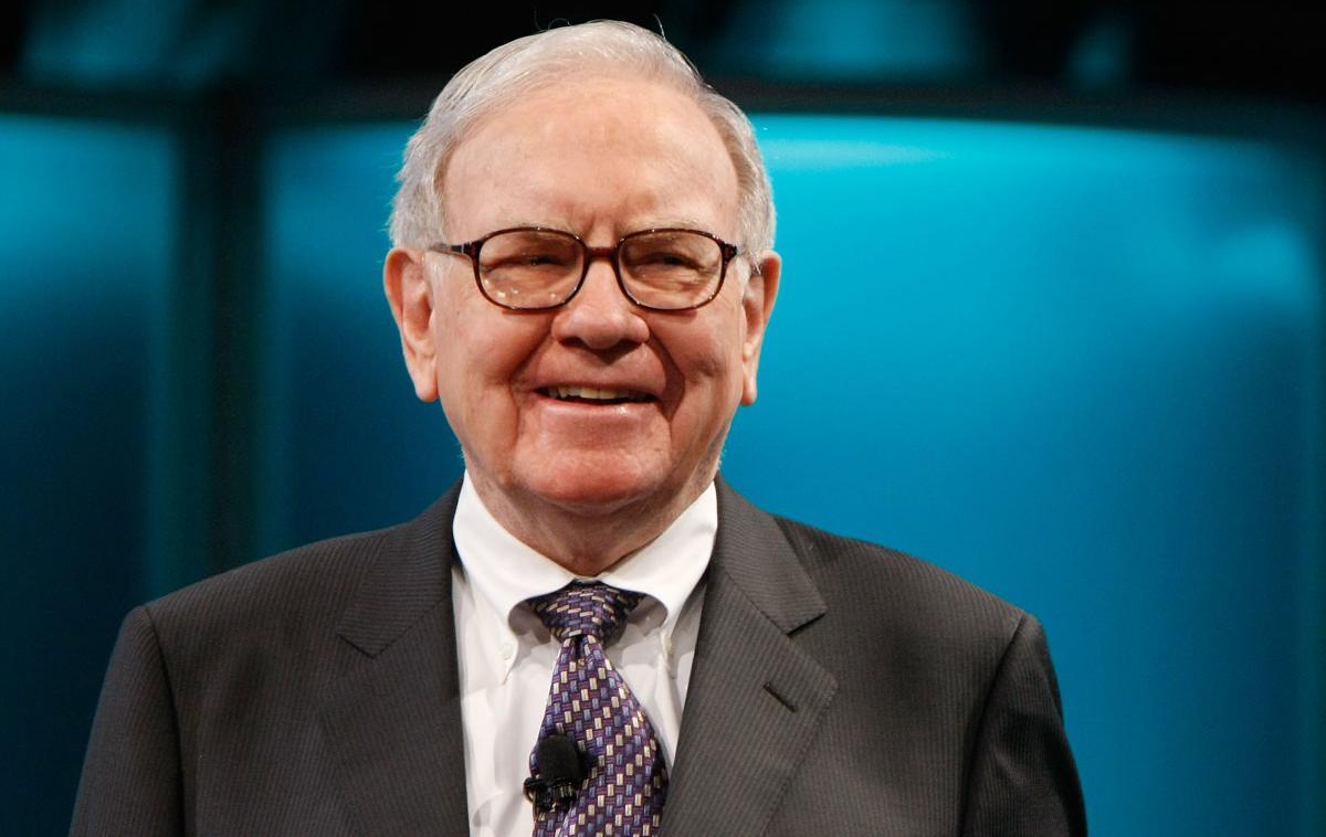 Warren Buffett | Warren Buffet je bil dolgo eden od treh najbogatejših posameznikov na svetu. Nato so se dvignili novodobni bogataši (ustanovitelj Facebooka Mark Zuckerberg, oče Tesle Elon Musk in seveda šef trgovca Amazon Jeff Bezos) in Buffett je s premoženjem v vrednosti okrog 70 milijard evrov padel na današnje šesto mesto na lestvici najpremožnejših Zemljanov.. | Foto Getty Images