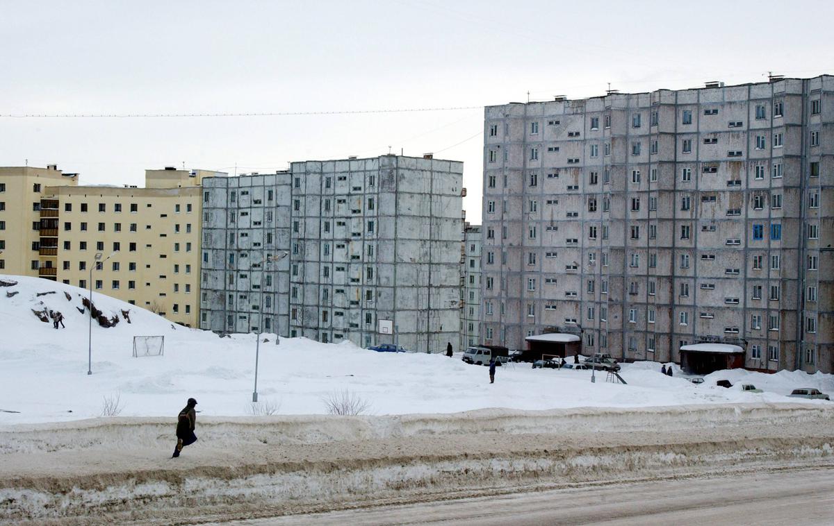 Murmansk | Stanovanjski bloki v vojaškem mestu Murmansk, v katerem prebivajo družine pripadnikov ruskega Severnega ladjevja. | Foto Guliverimage