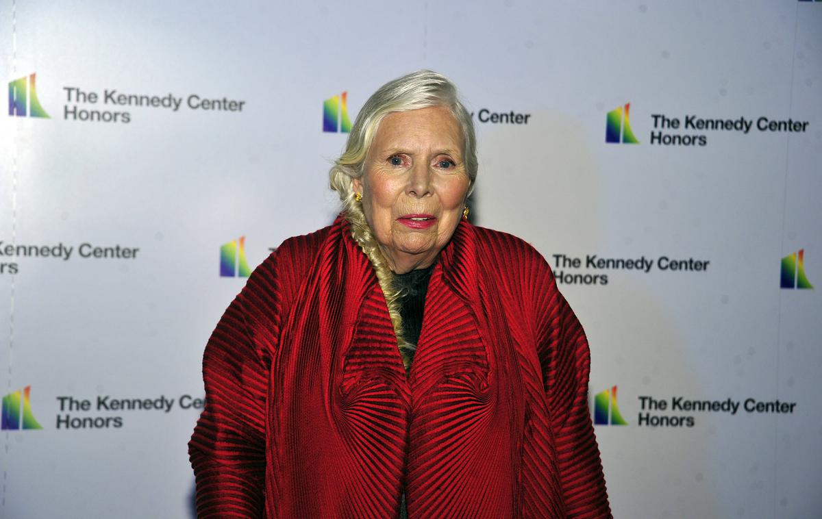 Joni Mitchell | Po več kot 20 letih je imela večji nastop junija lani, potem ko se je ponovno naučila hoditi, govoriti in igrati kitaro. | Foto Guliverimage