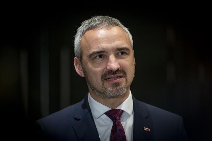 Cigler Kralj, sicer minister za delo v tretji vladi Janeza Janše, je spomnil na njihov predlog zakona o dolgotrajni oskrbi, s katerim so po njegovih besedah poskušali zagotoviti čim bolj razpršene vire financiranja. Kot je spomnil, so namreč iskali tudi zunajproračunske vire, kot primer je navedel tudi demografski sklad, ki pa je sicer ostal v predalu vlade in ni nikoli zaživel. | Foto: Ana Kovač