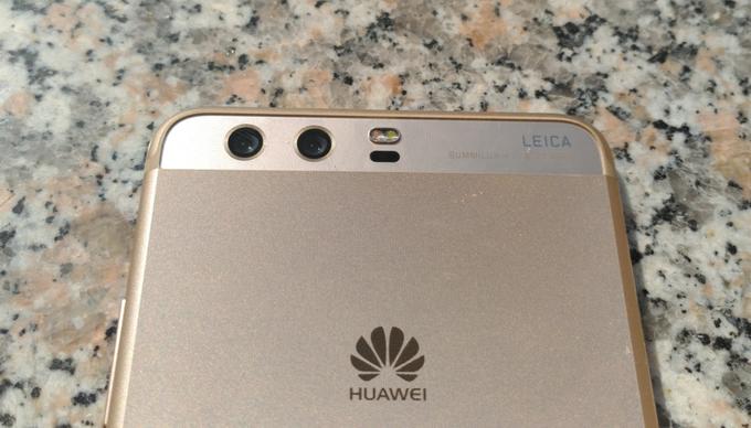 Navadni Huawei P10 uporablja Leicina objektiva Summarit, P10 Plus pa kakovostnejša Summilux. | Foto: Matic Tomšič