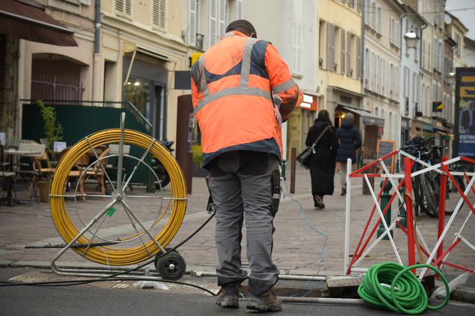 Optična vlakna niso občutljiva na elektromagnetne motnje, kar zagotavlja stabilno povezavo tudi v najzahtevnejših vremenskih pogojih. | Foto: Shutterstock