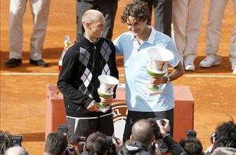 Estoril "podarjen" Federerju