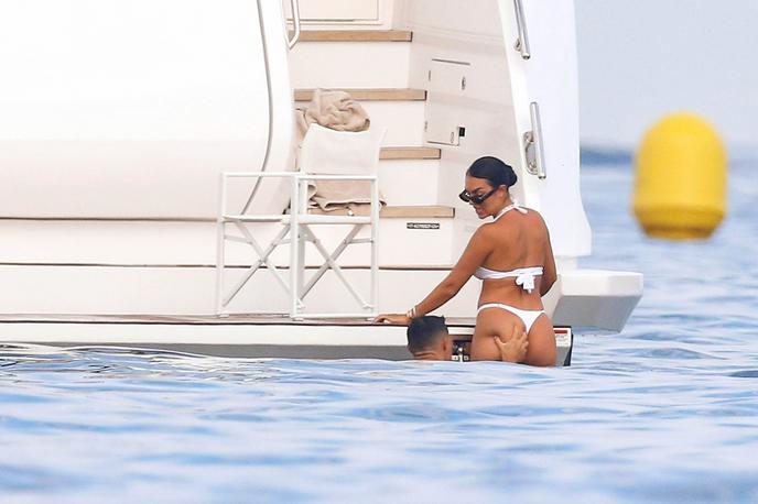 Cristiano Ronaldo, Georgina Rodriguez | Cristiano Ronaldo in Georgina Rodriguez sta si na Azurni obali privoščila evropsko obarvan oddih. | Foto Profimedia