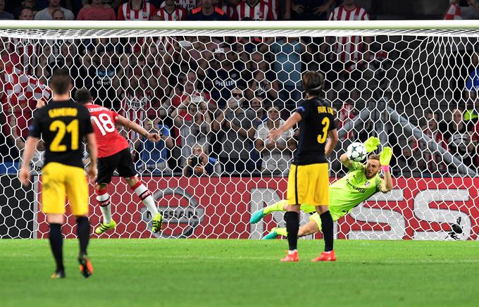 Eno enajstmetrovko je PSV pred dvema tednoma ubranil tudi Jan Oblak. | Foto: Reuters