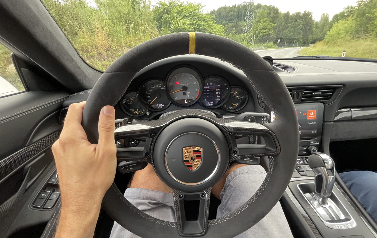 Porsche 911 GT2 RS | Porsche se je po javni prodaji na borzi v Frankfurtu že zavihtel na vrh najvrednejših avtomobilskih proizvajalcev v Evropi. | Foto Gregor Pavšič