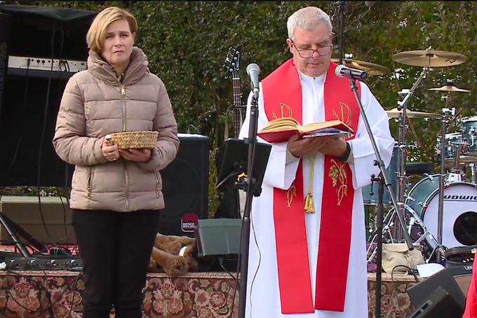 "To je tudi blagoslov za ljudi, ki s temi živalmi delajo, da jih znamo spoštovati in ceniti," je dejal župnik Slavko Obed. | Foto: Planet TV