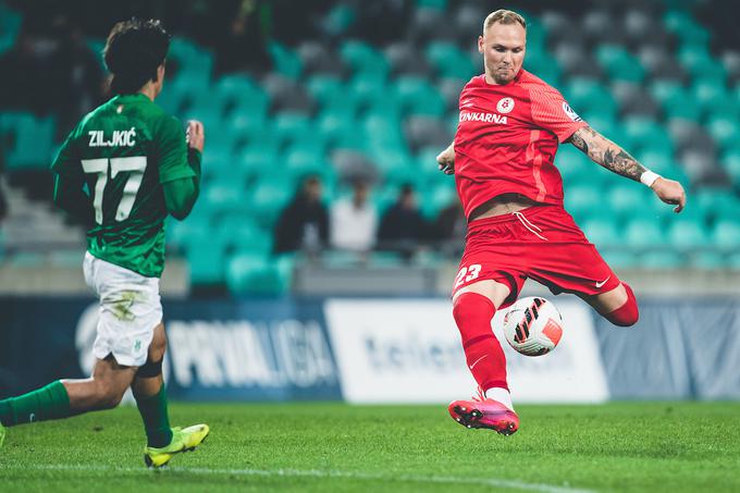 Žan Benedičič je bil Barišićev cimer pri mladinski zasedbi Milana. V karieri se je dokazoval tudi v Angliji, a so ga pestile številne poškodbe. Leta 2018 se je Gorenjec vrnil v Slovenijo in zaigral za Celje, s katerim je leta 2020 postal državni prvak. | Foto: Grega Valančič/Sportida