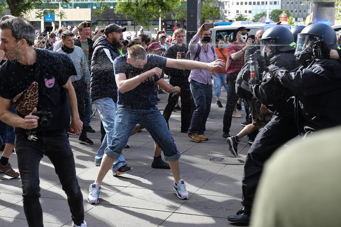 Protesti v Berlinu proti ukrepom zaradi koronavirusa | V večjih mestih v Nemčiji so se v soboto odvijali protesti proti vladnim ukrepom za zajezitev novega koronavirusa.  | Foto Reuters