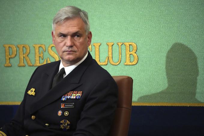 Nemški viceadmiral Kay-Achim Schönbach se je januarja letos na nekem posvetu v indijskem mestu Delhi posmehoval ameriškim napovedim, da bo Rusija napadla Ukrajino, za Vladimirja Putina pa dejal, da si želi le spoštovanje. Schönbach je moral zaradi teh izjav odstopiti kot poveljnik nemške vojaške mornarice. | Foto: Guliverimage/Vladimir Fedorenko