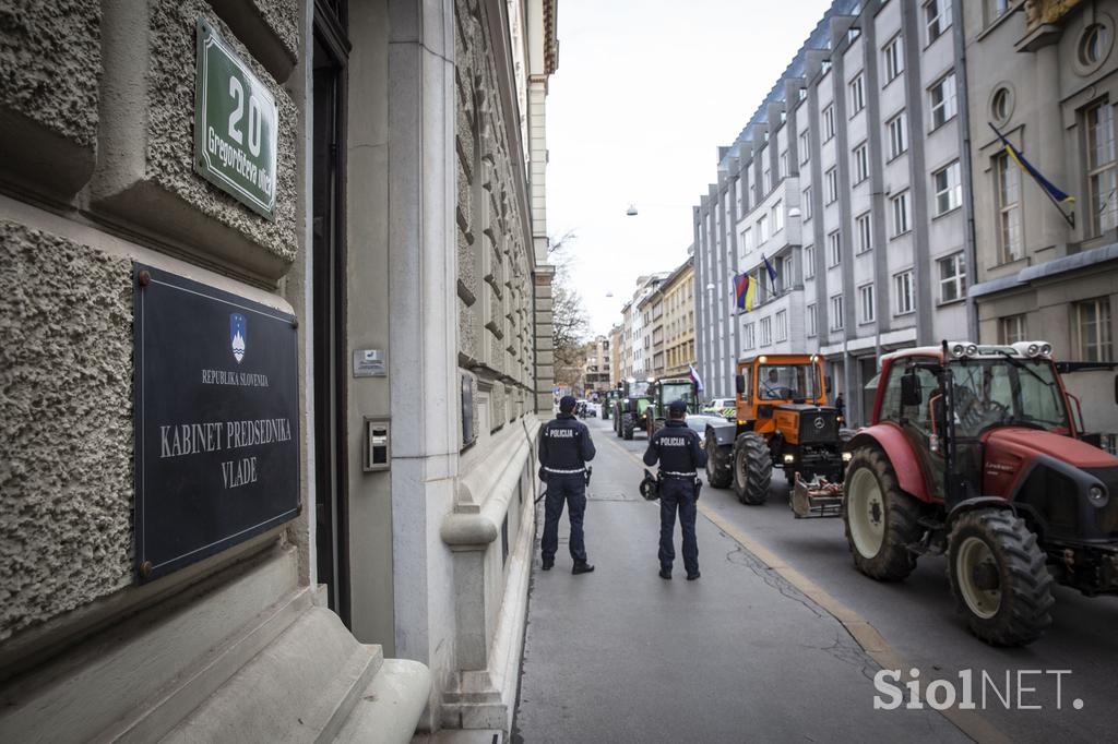 Protestni shod Sindikata kmetov Slovenije. Traktor, kmet, protest.