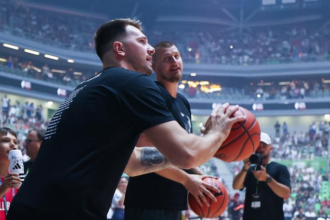 Velika prijatelja Luka Dončić in Nikola Jokić sta zaigrala v isti ekipi. Mnogi ljubitelji košarke sanjajo o dnevu, ko bi Slovenec in Srb, oba spadata med najboljše košarkarje na svetu, zaigrala v istem NBA-moštvu. | Foto: www.alesfevzer.com